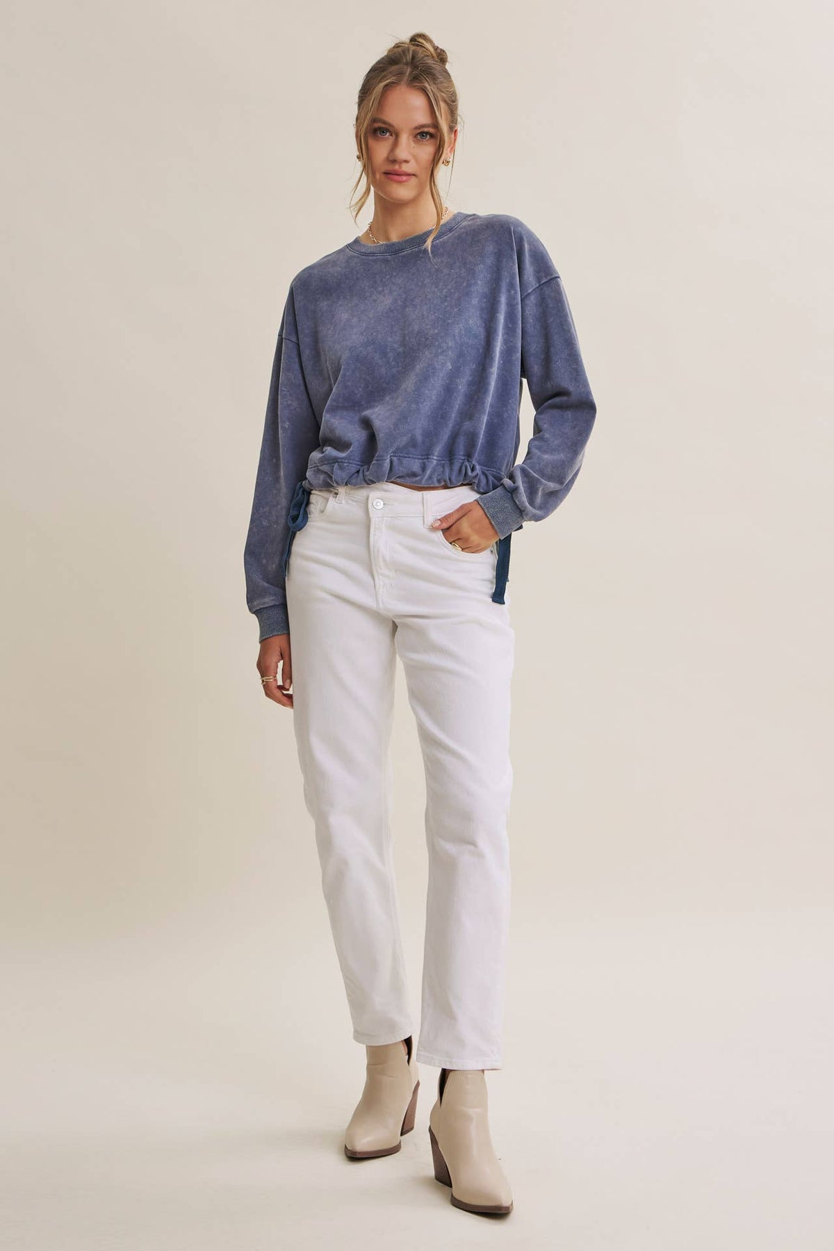 SOFT FADED MINERAL-WASHED SWEATSHIRT WITH CINCHED WAIST
