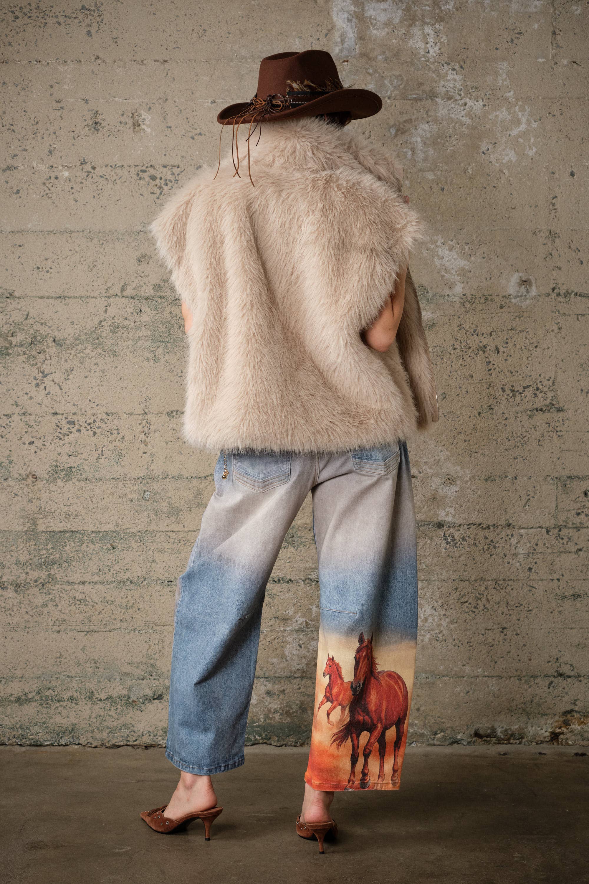 60004P Horse Printed Barrel Leg Denim Pants