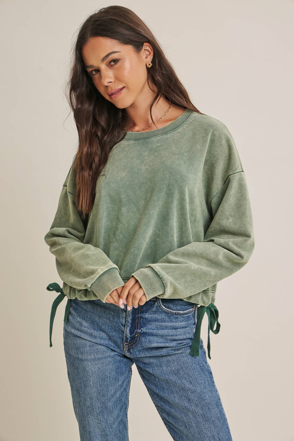 SOFT FADED MINERAL-WASHED SWEATSHIRT WITH CINCHED WAIST