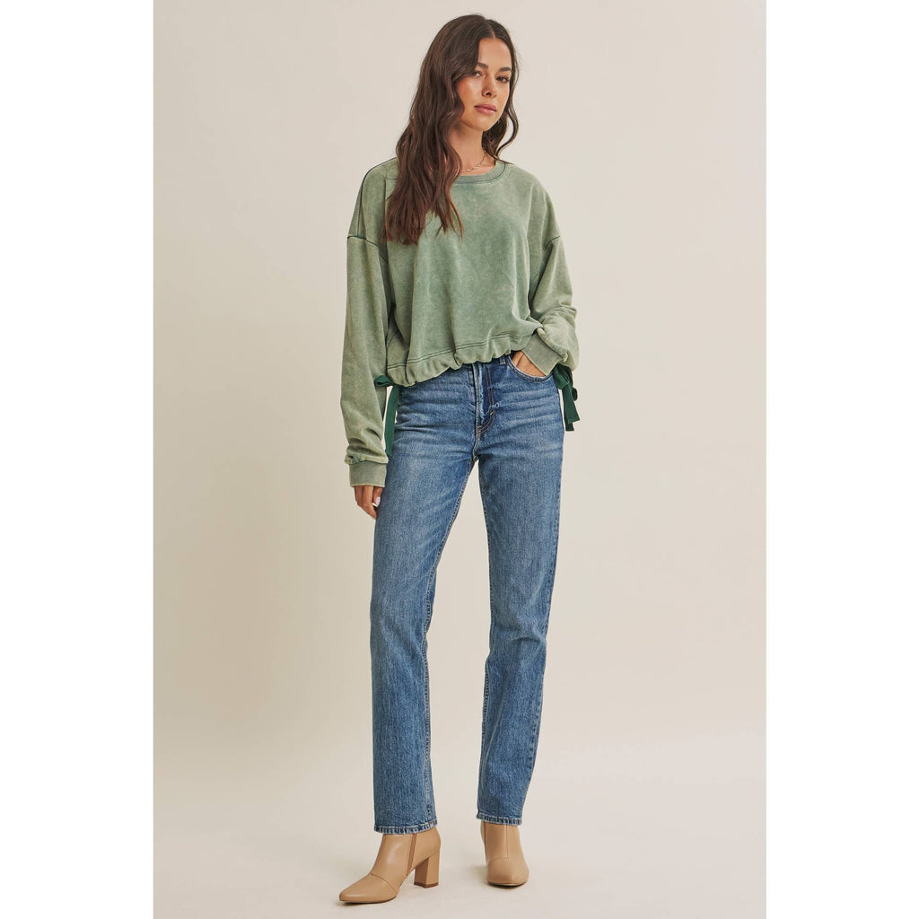 SOFT FADED MINERAL-WASHED SWEATSHIRT WITH CINCHED WAIST