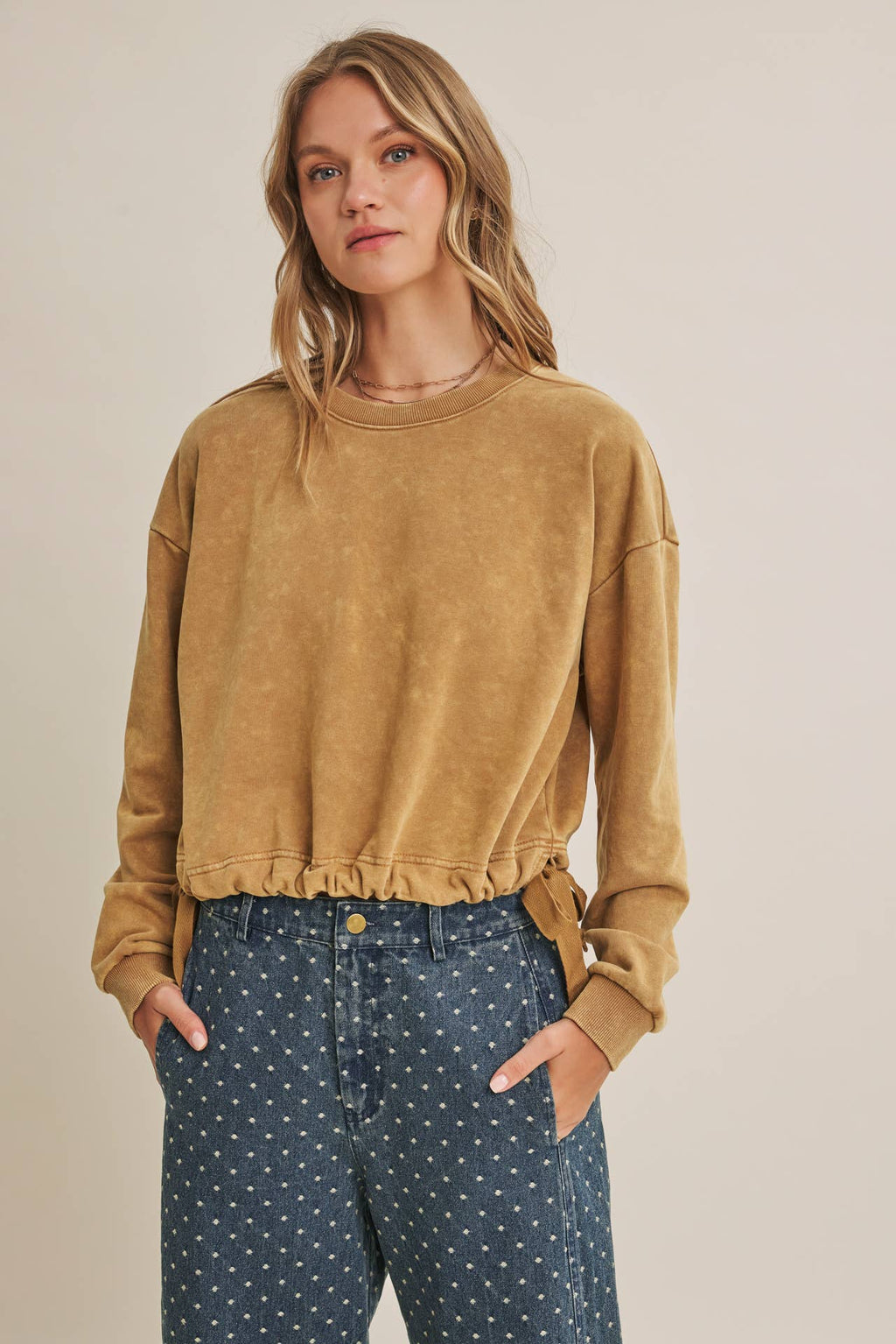 SOFT FADED MINERAL-WASHED SWEATSHIRT WITH CINCHED WAIST