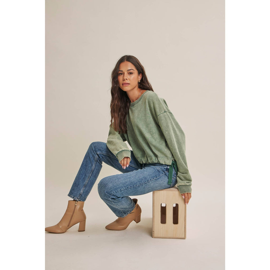 SOFT FADED MINERAL-WASHED SWEATSHIRT WITH CINCHED WAIST