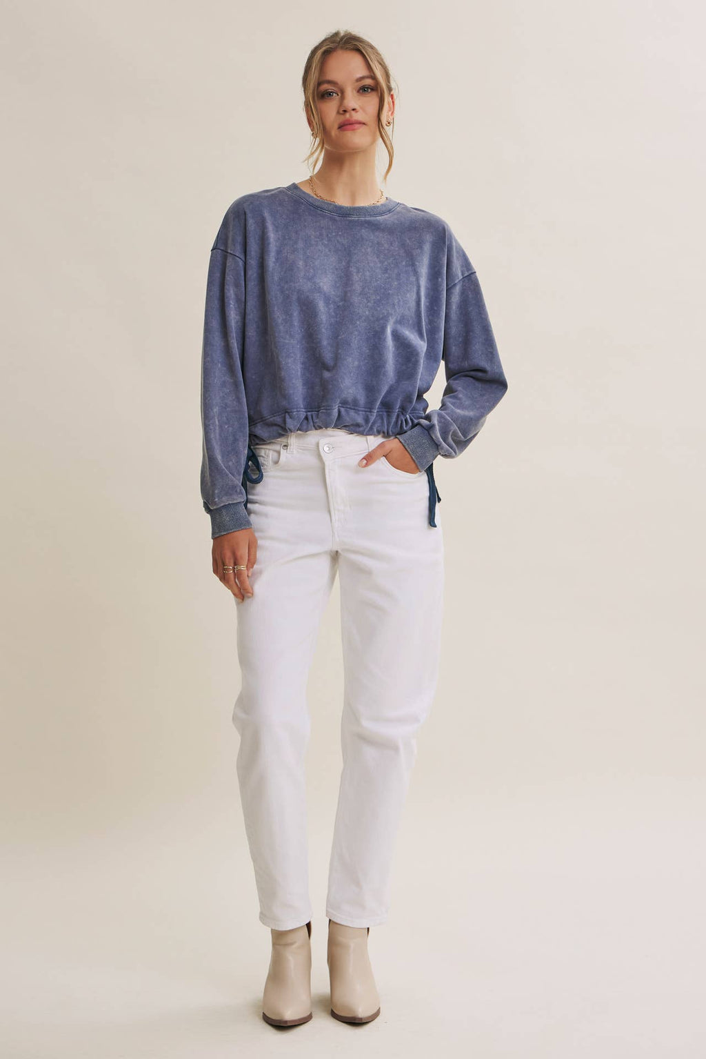 SOFT FADED MINERAL-WASHED SWEATSHIRT WITH CINCHED WAIST