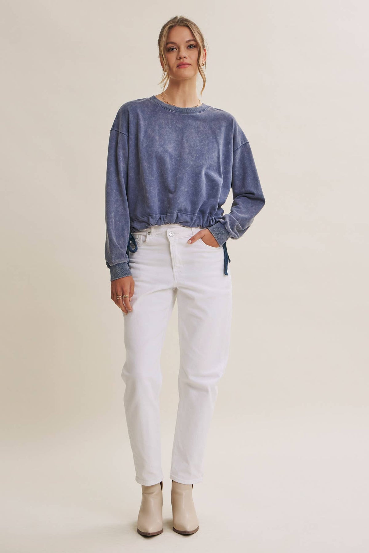 SOFT FADED MINERAL-WASHED SWEATSHIRT WITH CINCHED WAIST