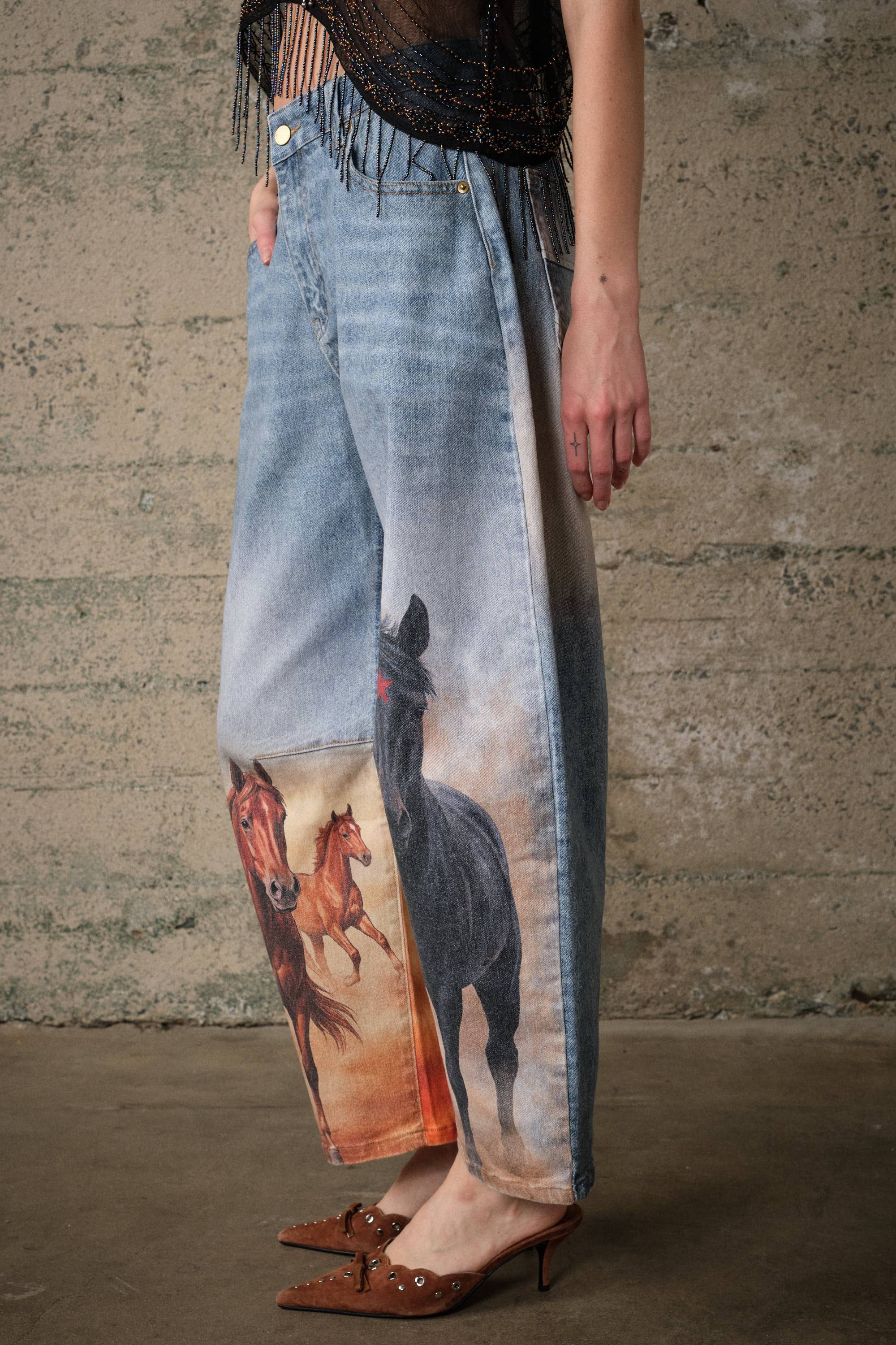 60004P Horse Printed Barrel Leg Denim Pants