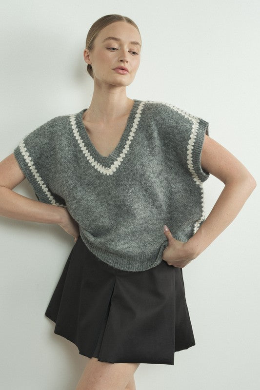 Short Sleeve Grey Sweater Trimmed in White