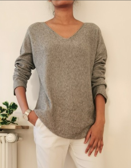 Z819 Italian One Size Taupe V-Neck Knit Soft Sweater LOOWIE