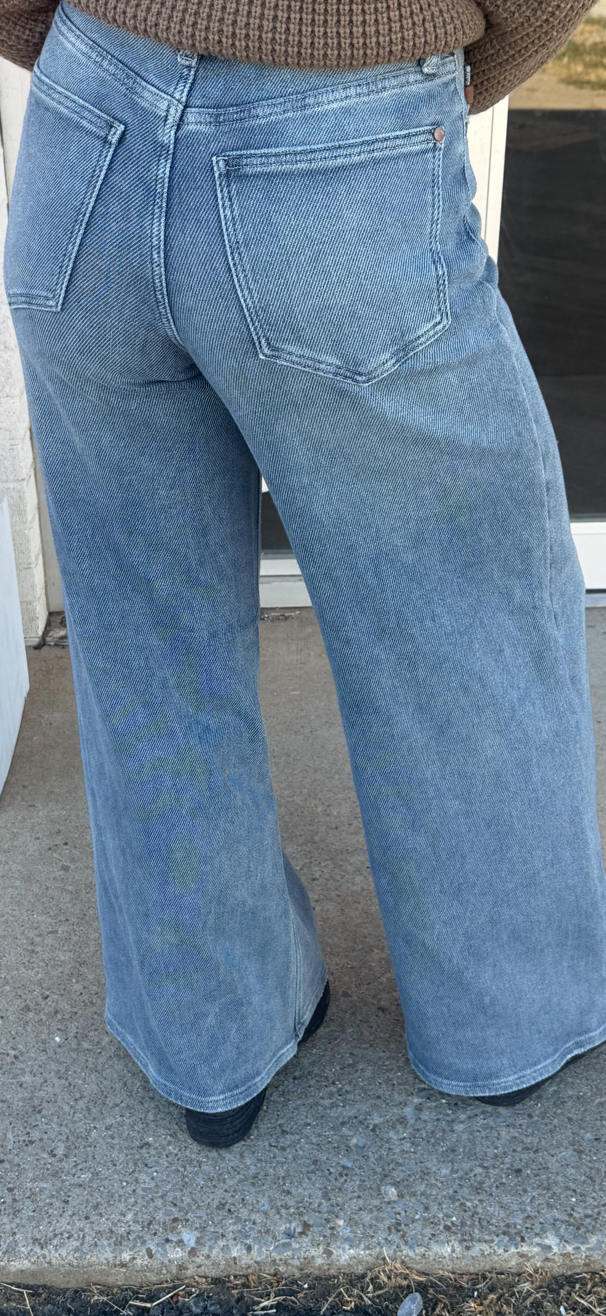 Risen Flare Jeans