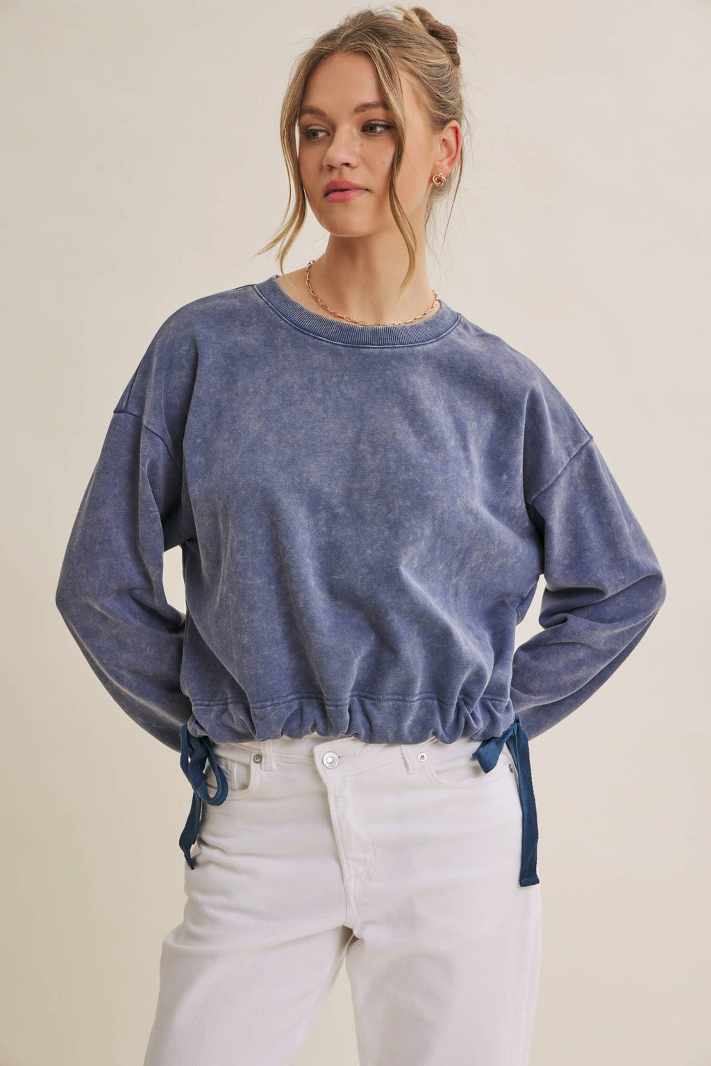 SOFT FADED MINERAL-WASHED SWEATSHIRT WITH CINCHED WAIST