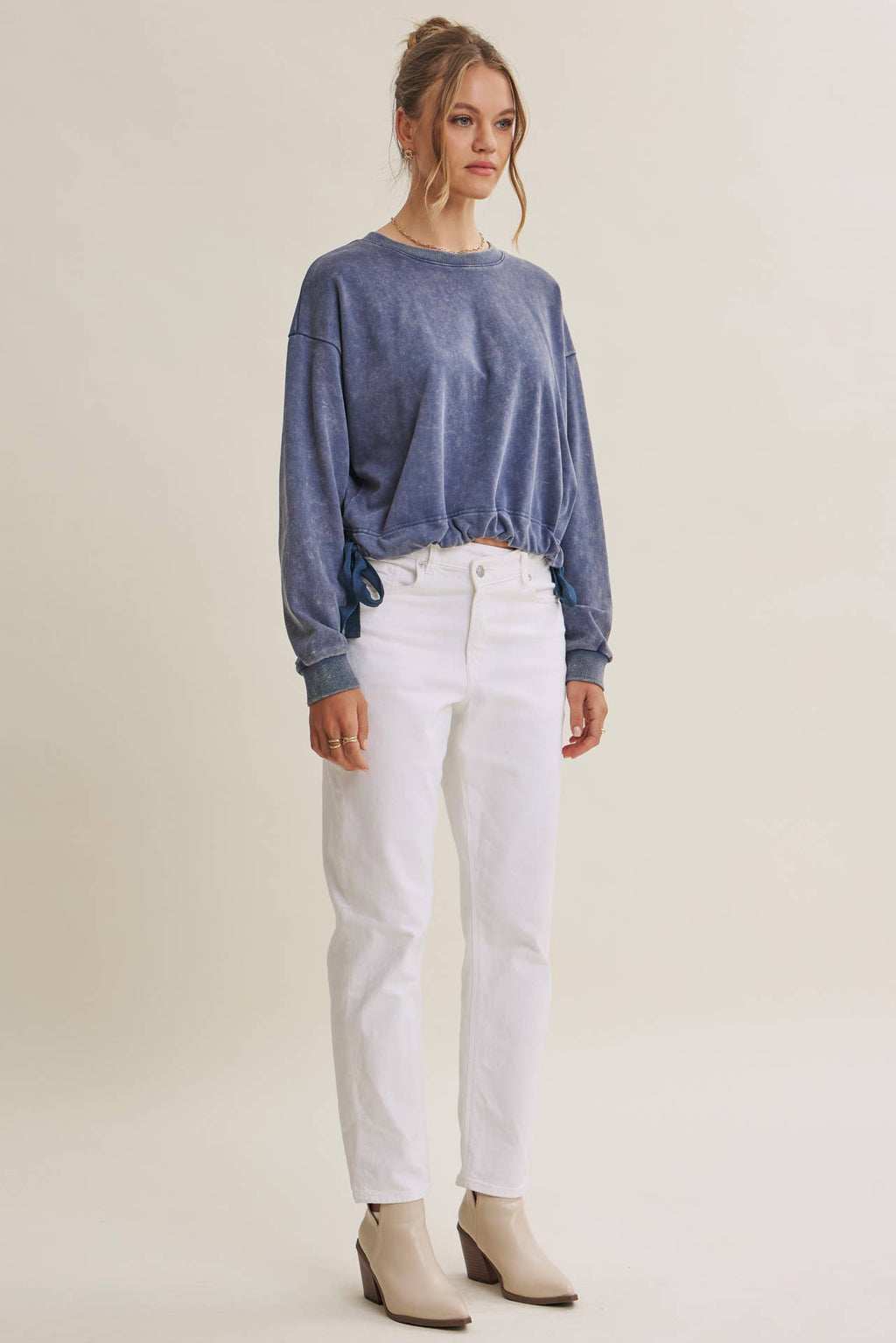 SOFT FADED MINERAL-WASHED SWEATSHIRT WITH CINCHED WAIST
