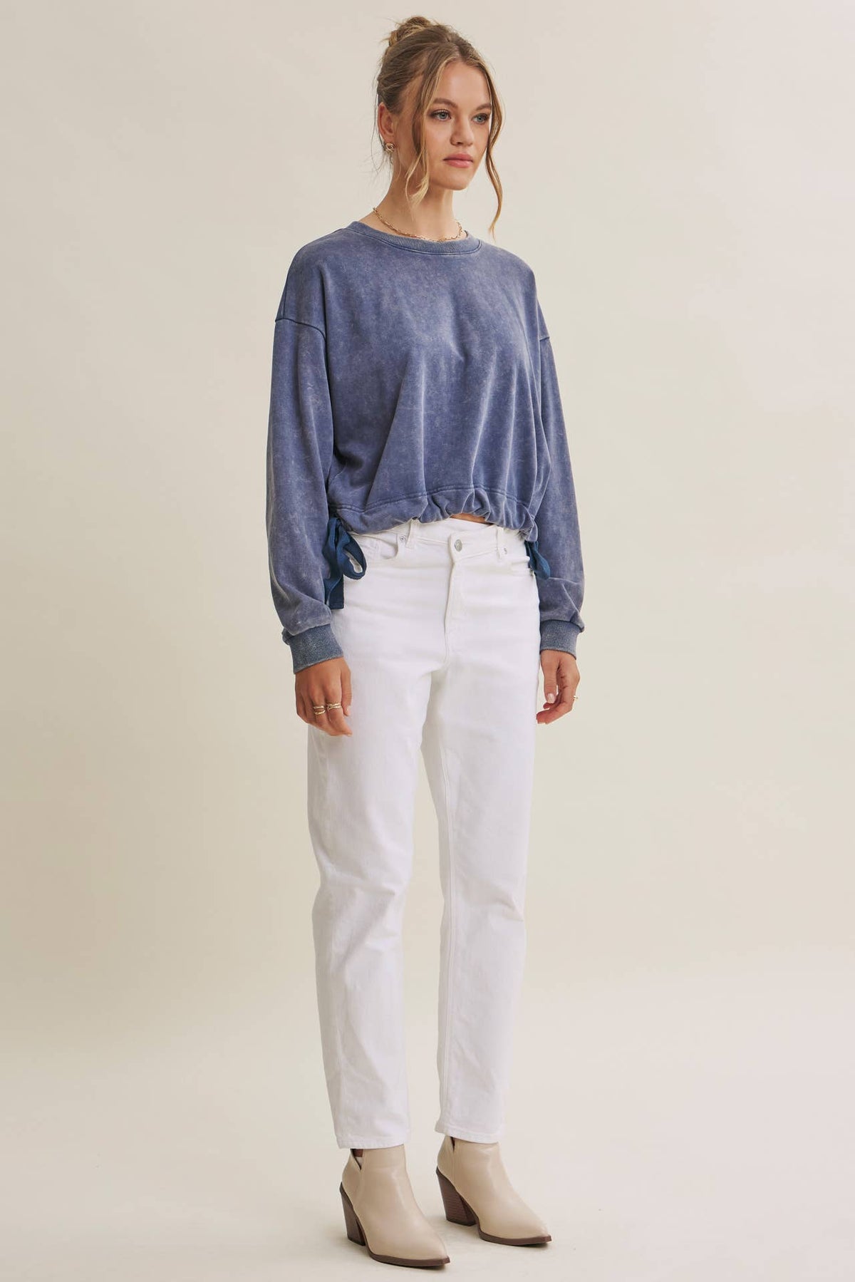SOFT FADED MINERAL-WASHED SWEATSHIRT WITH CINCHED WAIST