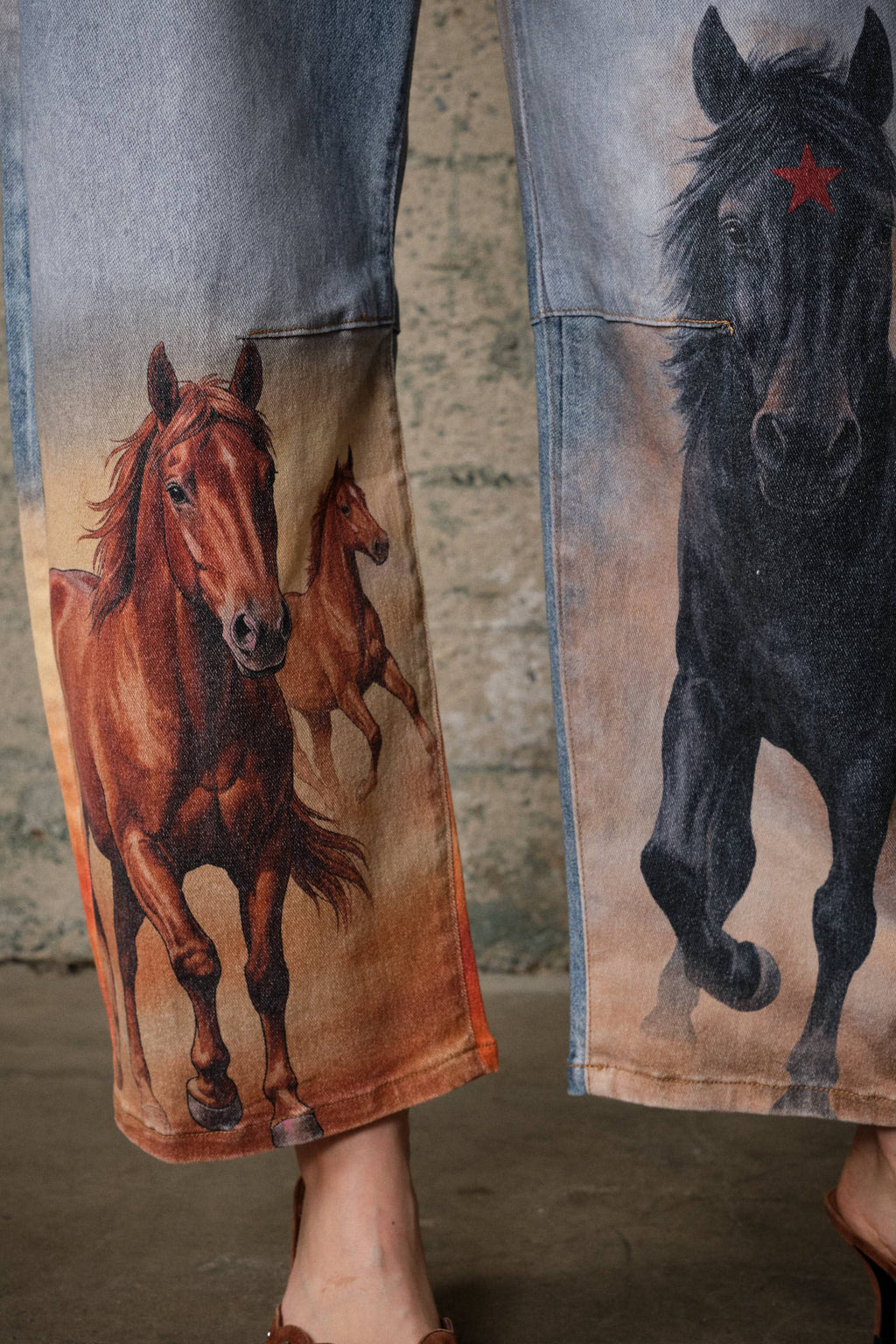 60004P Horse Printed Barrel Leg Denim Pants