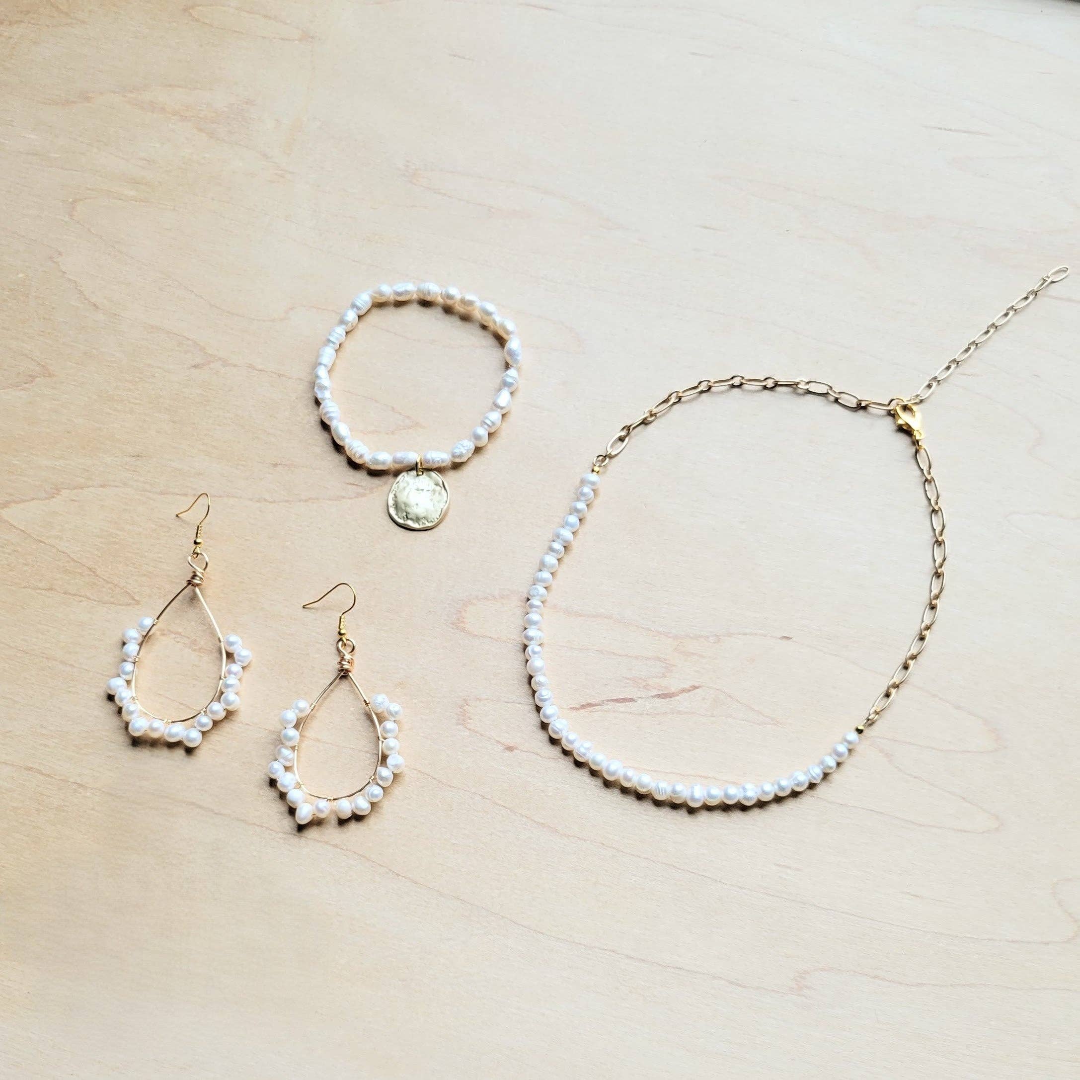 Freshwater Pearl Bracelet with Matte Gold Coin