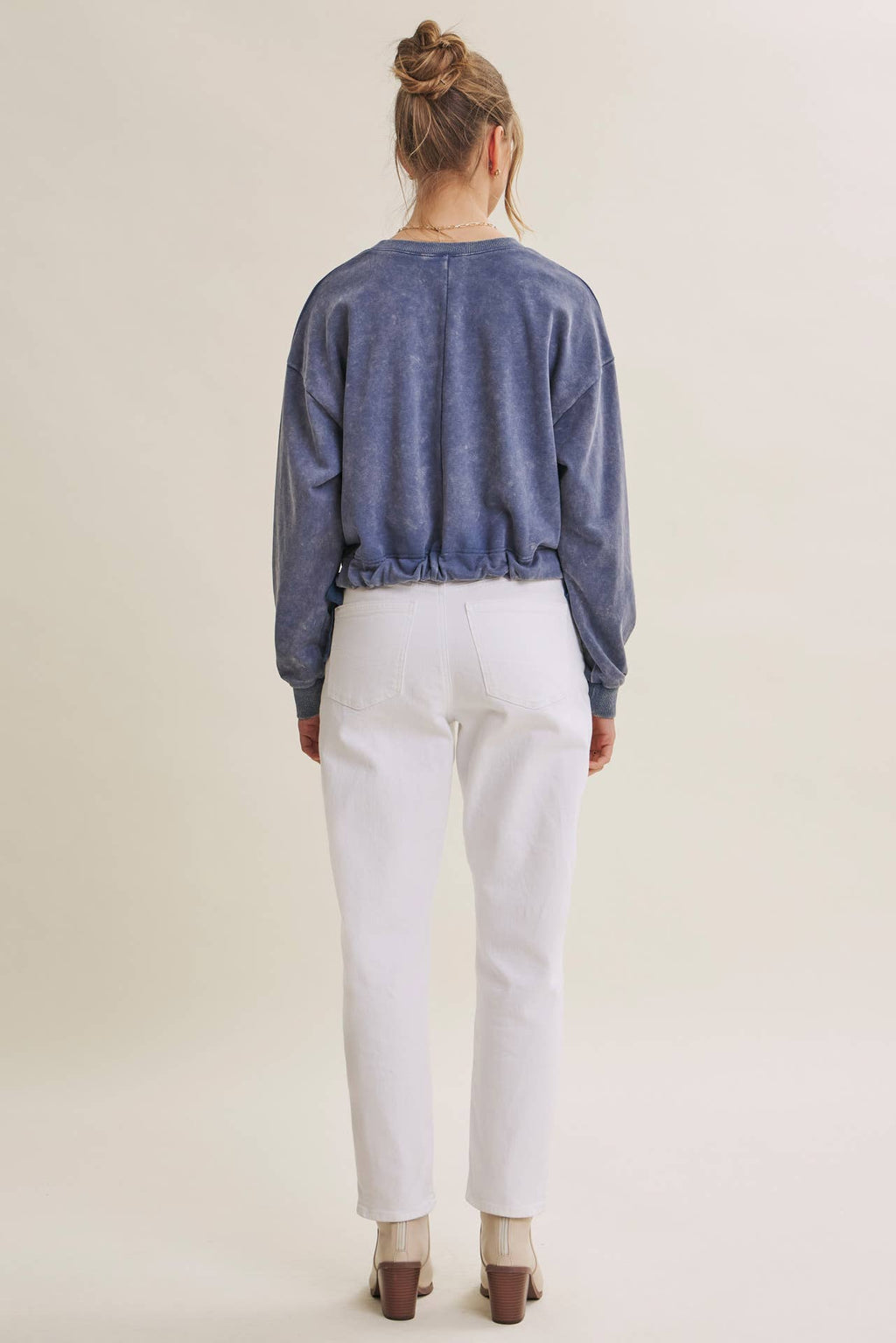 SOFT FADED MINERAL-WASHED SWEATSHIRT WITH CINCHED WAIST