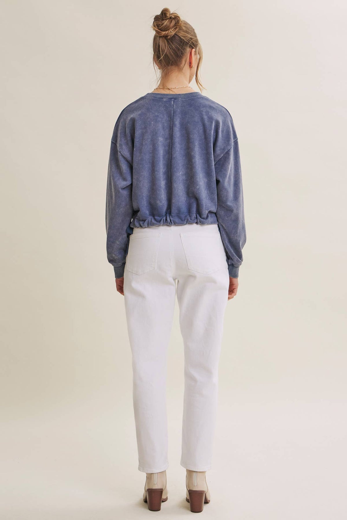 SOFT FADED MINERAL-WASHED SWEATSHIRT WITH CINCHED WAIST